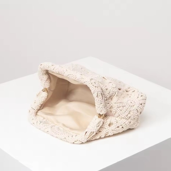 Elegant Cream Lace Clutch - Picture 4 of 7